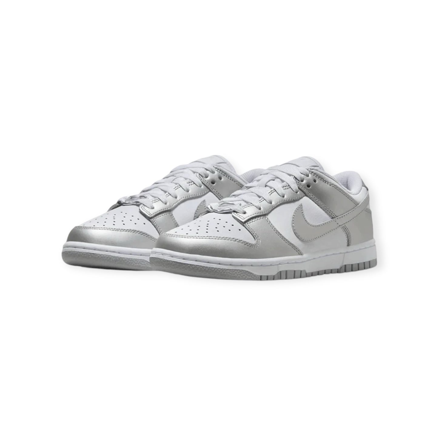 Nike Dunk Low “METALLIC SILVER”